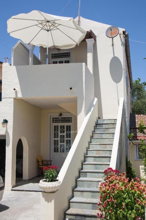 Apartments Margarita Kaizer Bridge Achílleion Extérieur photo